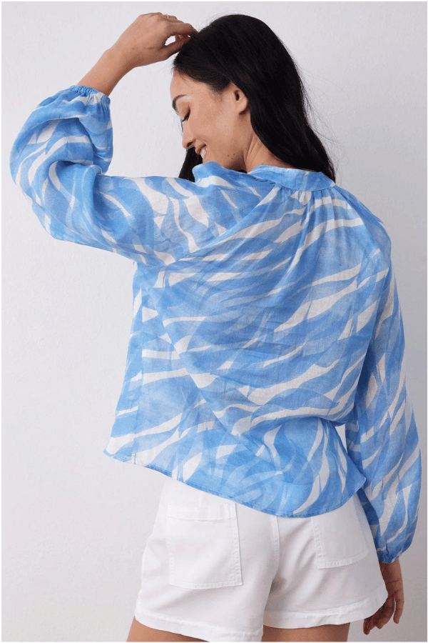 Bella Dahl Shirred Raglan Shirt - Laguna Waves