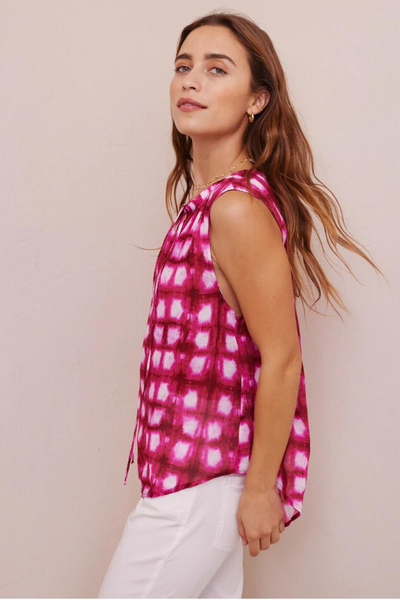 Bella Dahl Sleeveless Shirred Neck Pullover - Rosado Shibori Print